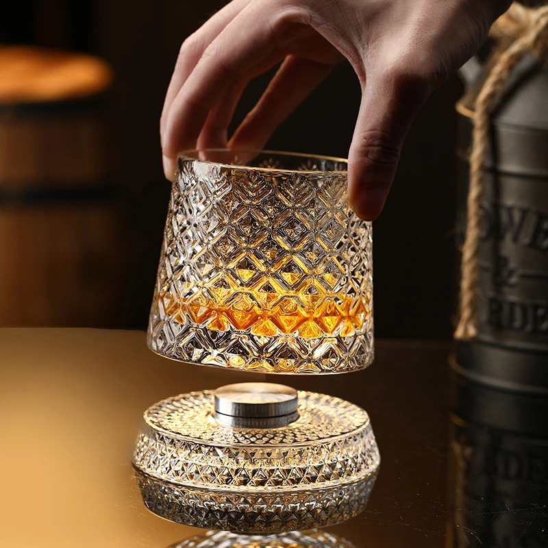 Roterende whiskyglazen met gla - Yamazaki Home Bathroom Storage recensie en prijs